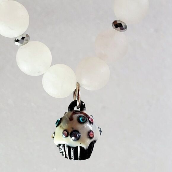 Natural White Quartz Stone Beaded Stretch Gemstone Bracelet w/Cupcake Charm NEW - Picture 14 of 14